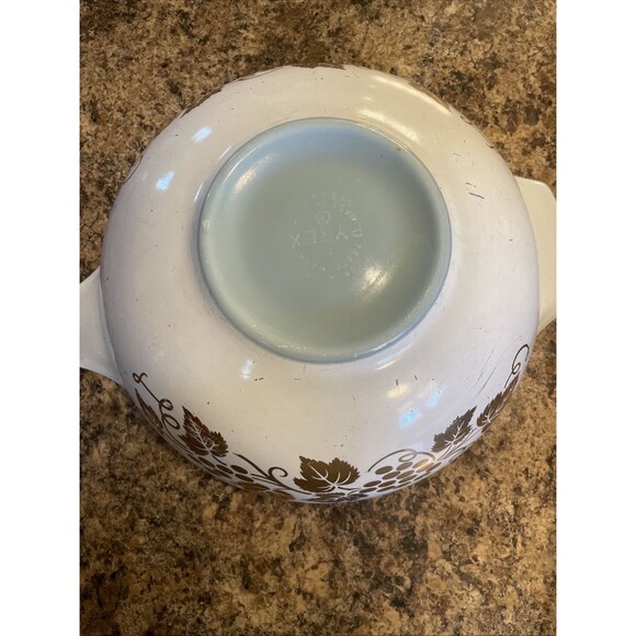 Pyrex Golden Grapes 4 QT Cinderella Mixing Bowl Blue Delphite interior 444 - Picture 9 of 9